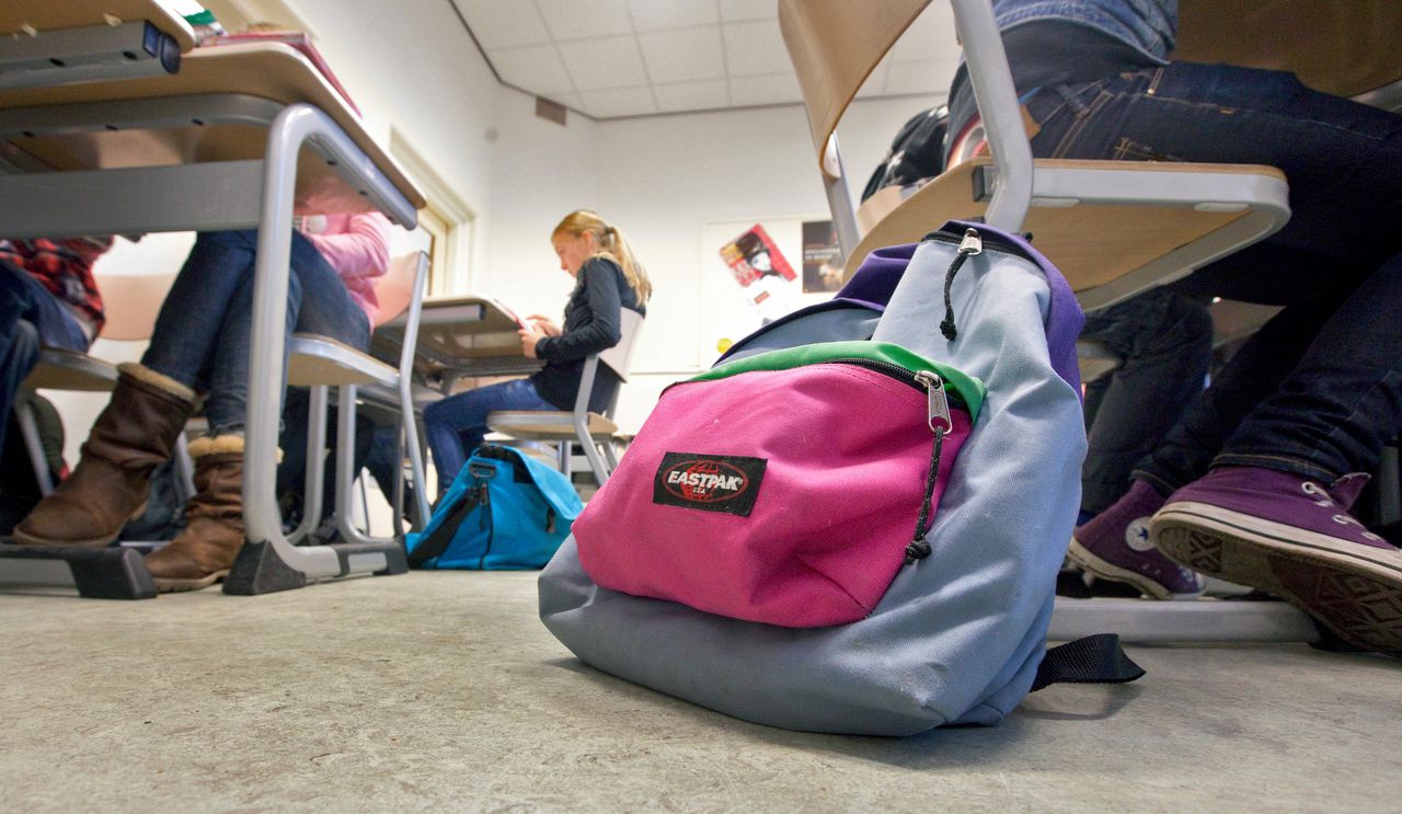 School verontschuldigt zich bij docent die leerling bij nekvel greep 