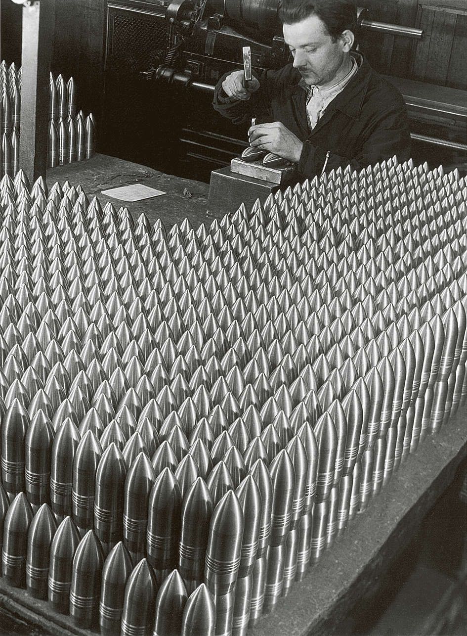 Margaret Bourke-White begon als industriële fotograaf: hulzen in de Skoda Munitie Fabriek en Russisch turbinewerk.