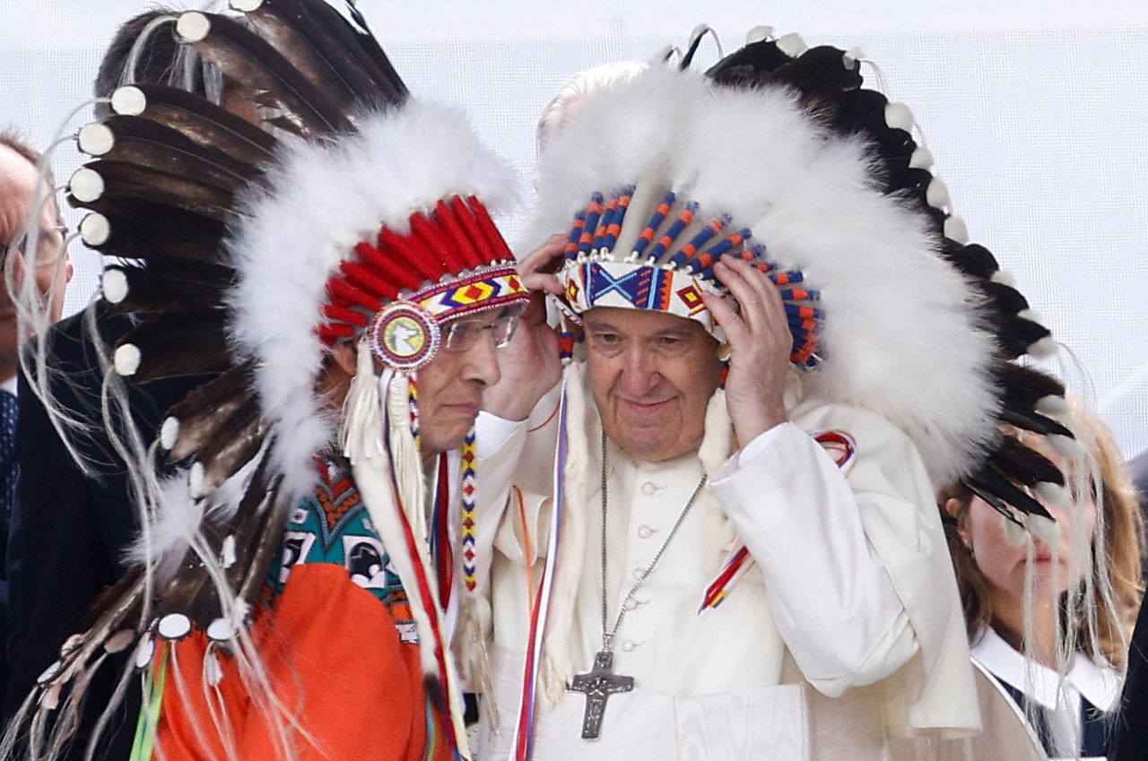 Paus biedt in Canada excuses aan voor ‘verwoestende’ inheemse kostscholen 