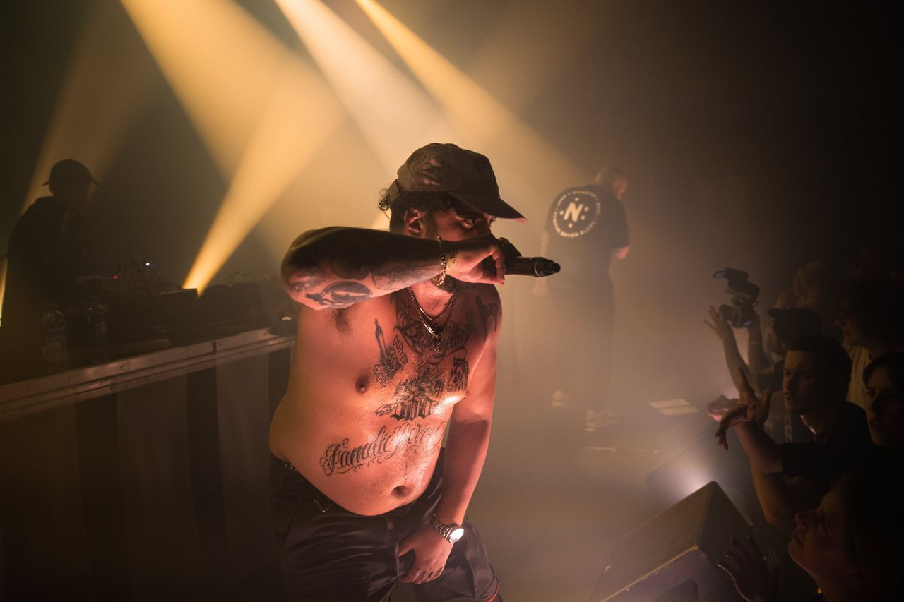 Hiphopgroep Stikstof schetst een grauw beeld van thuisstad Brussel - NRC