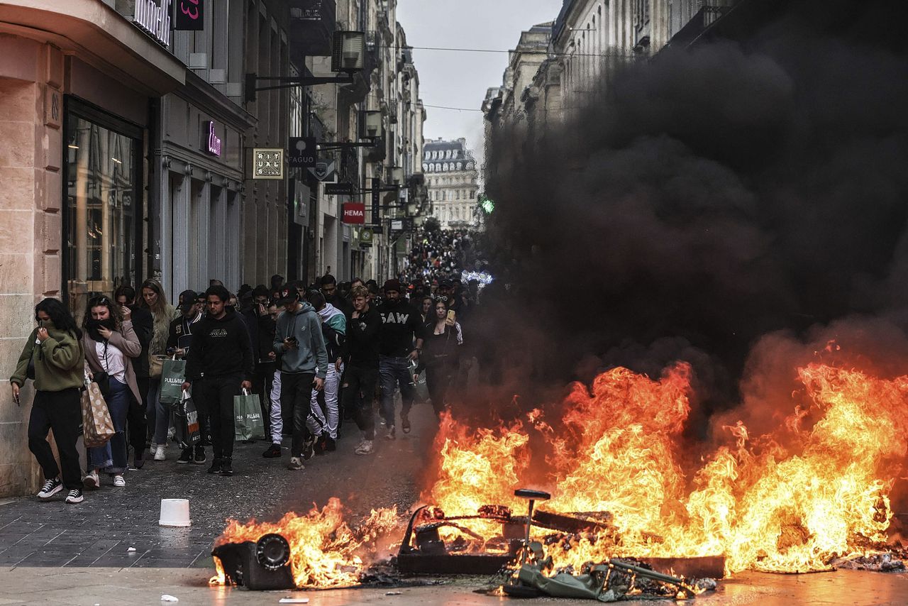 Duizenden betogers verzetten zich in Frankrijk tegen pensioenhervorming 