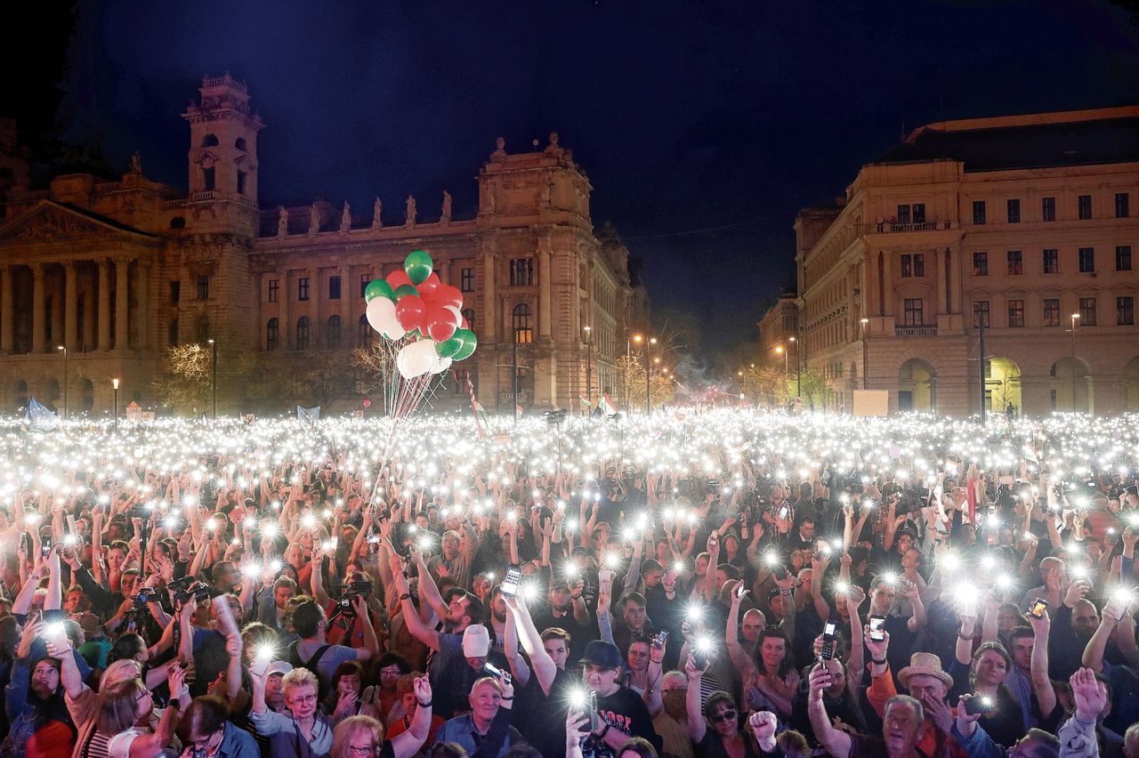 Tegenstanders van premier protesteren zaterdag in de Hongaarse hoofdstad Boedapest tegen diens ‘corrupte’ herverkiezing.