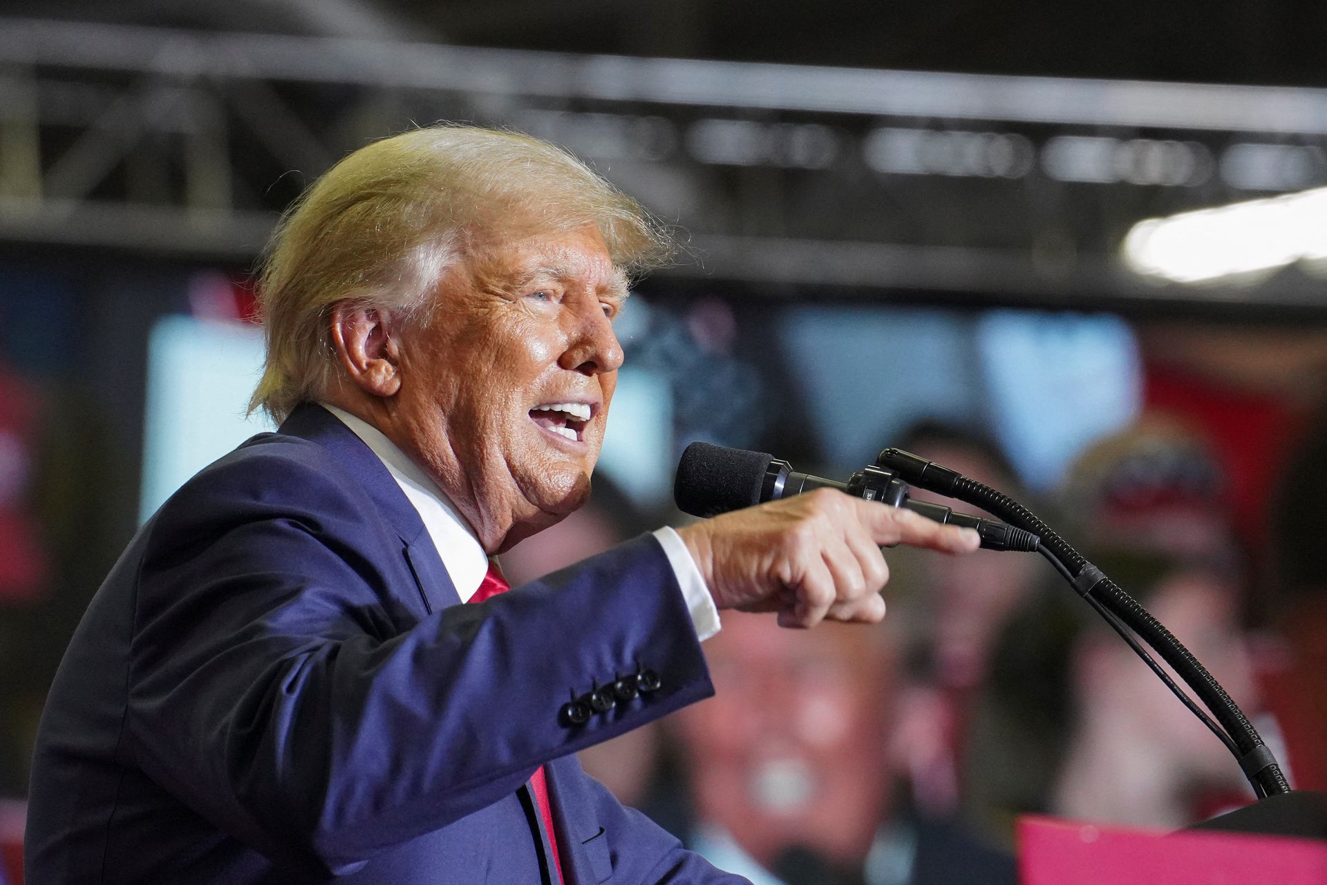 Oud-president Trump klaagt CNN aan wegens smaad - NRC