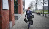Sywert van Lienden komt aan bij de Rotterdamse rechtbank voor een pro-formazitting van de strafzaak over de omstreden mondkapjesdeal. 