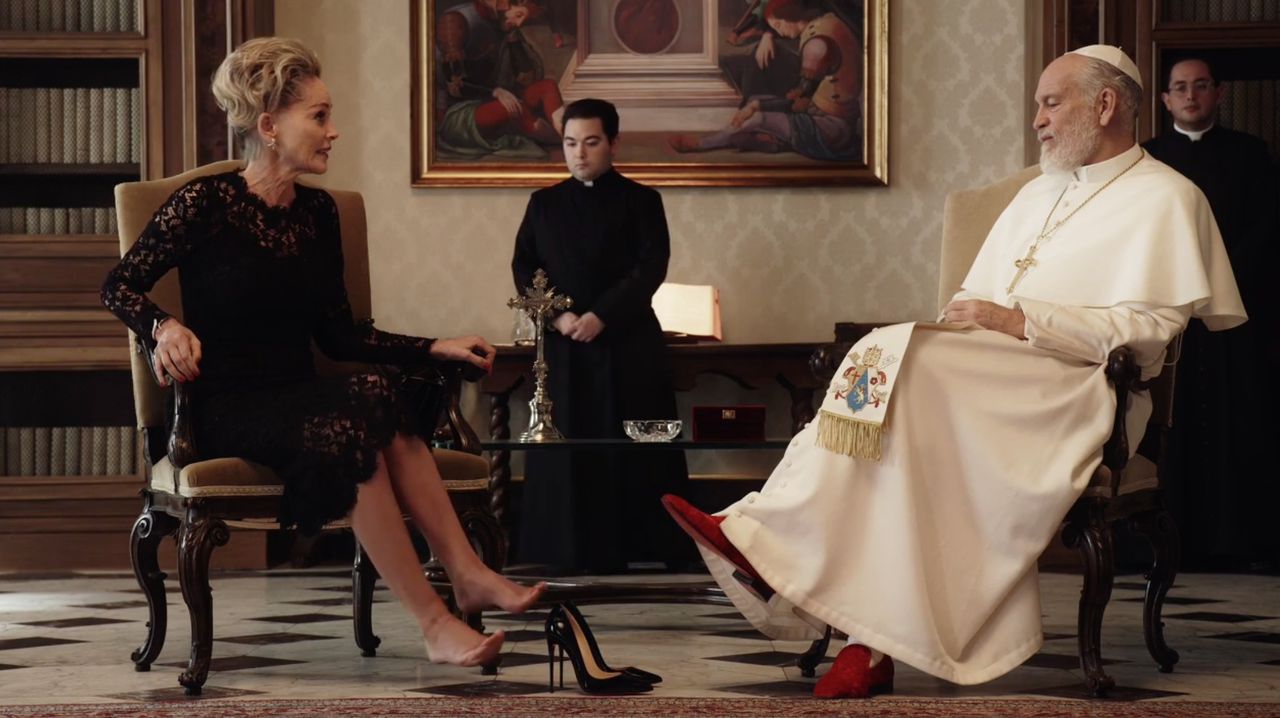 Sharon Stone en John Malkovich in The New Pope.
