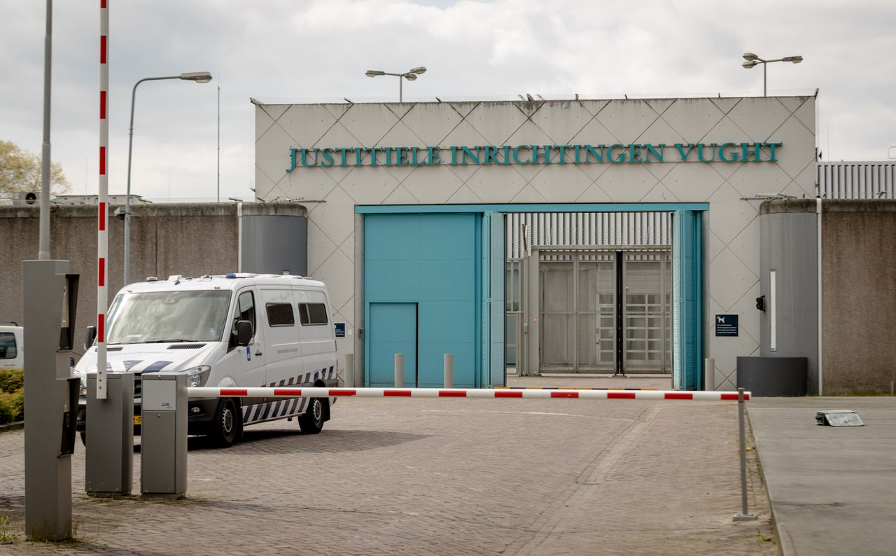 De hoofdingang van de penitentiaire inrichting Vught dat deel uitmaakt van de Dienst Justitiele Inrichtingen van het Ministerie van Veiligheid en Justitie.