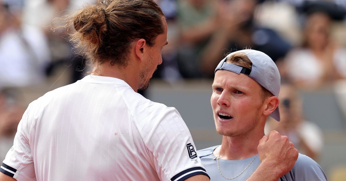 De Jong verliest in drie sets van Alexander Zverev op Roland Garros