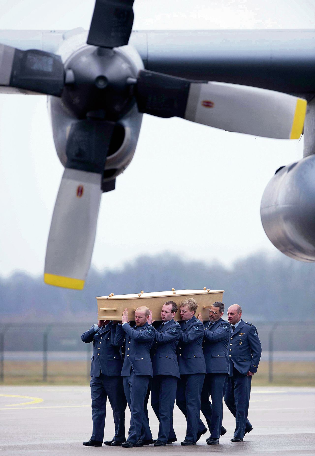 Resten van een MH17-slachtoffer kwamen dit weekend aan in Eindhoven.