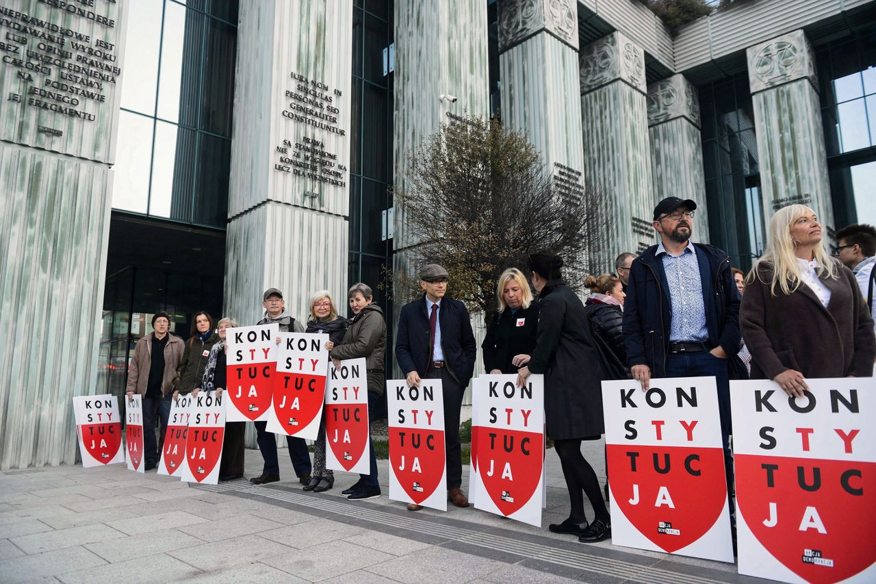 Protest tegen de benoeming bij het Hooggerechtshof in Warschau op donderdag.