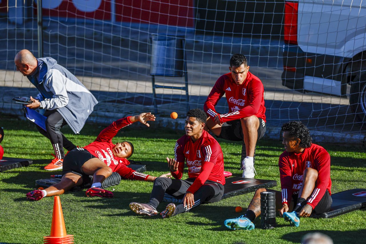 Marokkaans elftal racistisch bejegend in Spanje, tegenstander Peru krijgt klappen van politie 