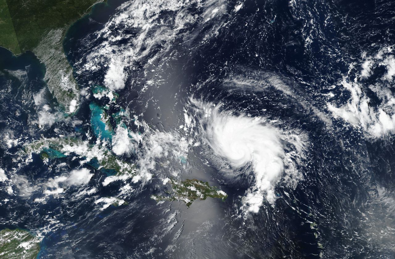 De orkaan Dorian, hier nog ten noordoosten van Cuba op donderdag, beweegt in noordwestelijke richting naar de kust van Florida.