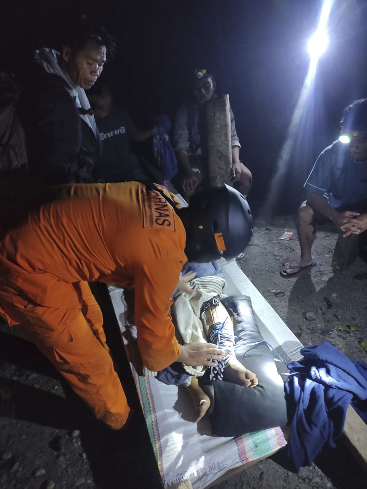 12 mensen omgekomen in Indonesische illegale goudmijn door aardverschuiving, 19 vermist 
