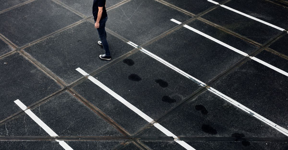 Op 23 september 2016, informeert de NCTV alle grote gemeenten, de politie, het Openbaar Ministerie, de AIVD, de MIVD en zelfs buitenlandse veiligheidsdiensten over zijn online uitlatingen.