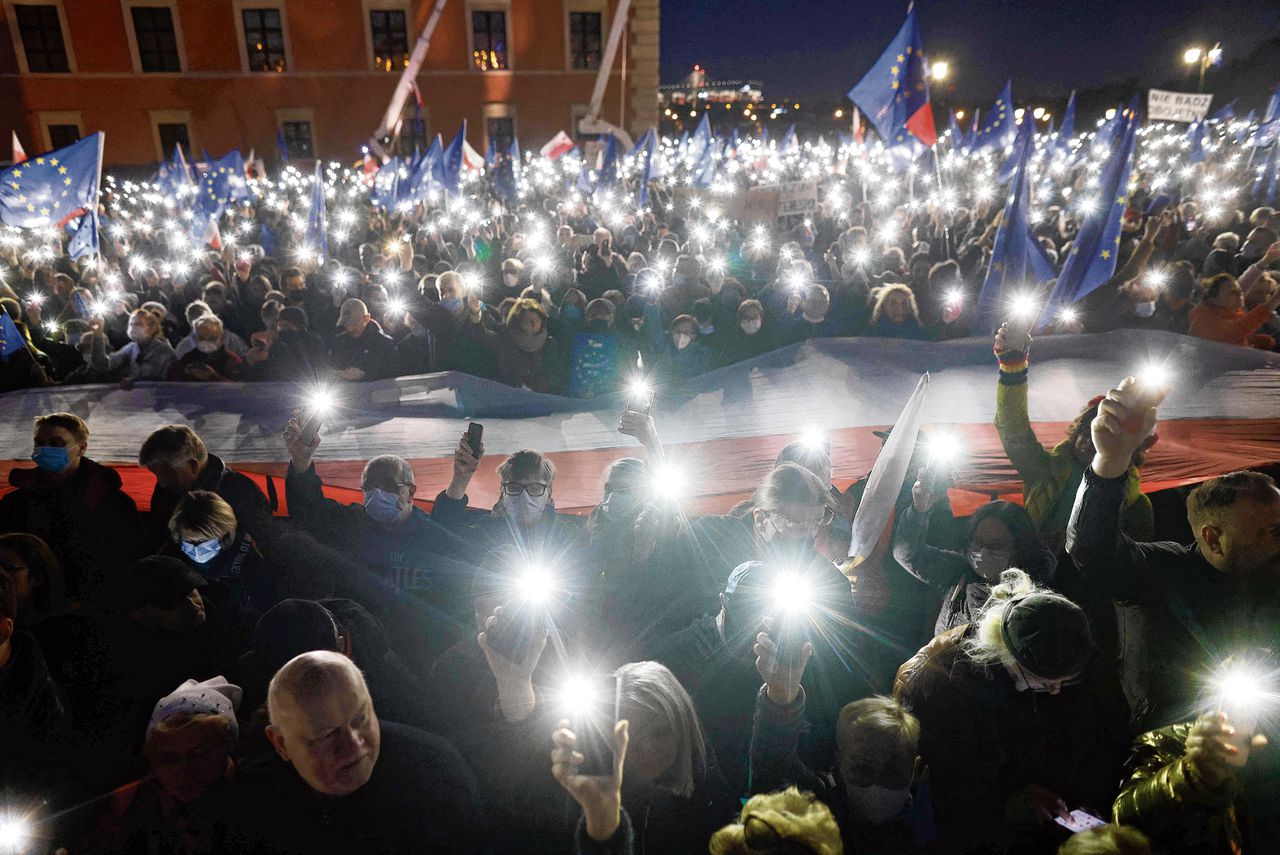 Pro-EU-demonstratie in Warschau op 10 oktober, na de uitspraak van het Poolse Constitutionele Tribunaal.
