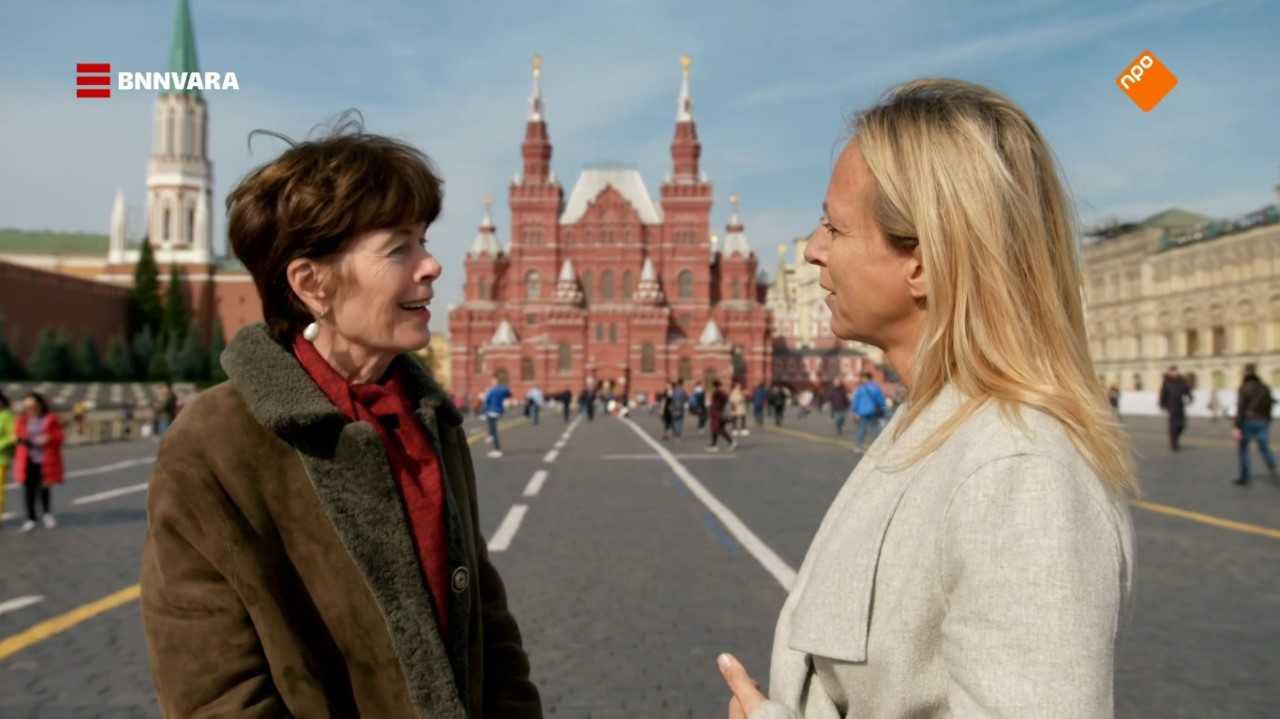 Ambassadeur Renée Jones-Bos met Floortje Dessing in Moskou (BNNVARA).