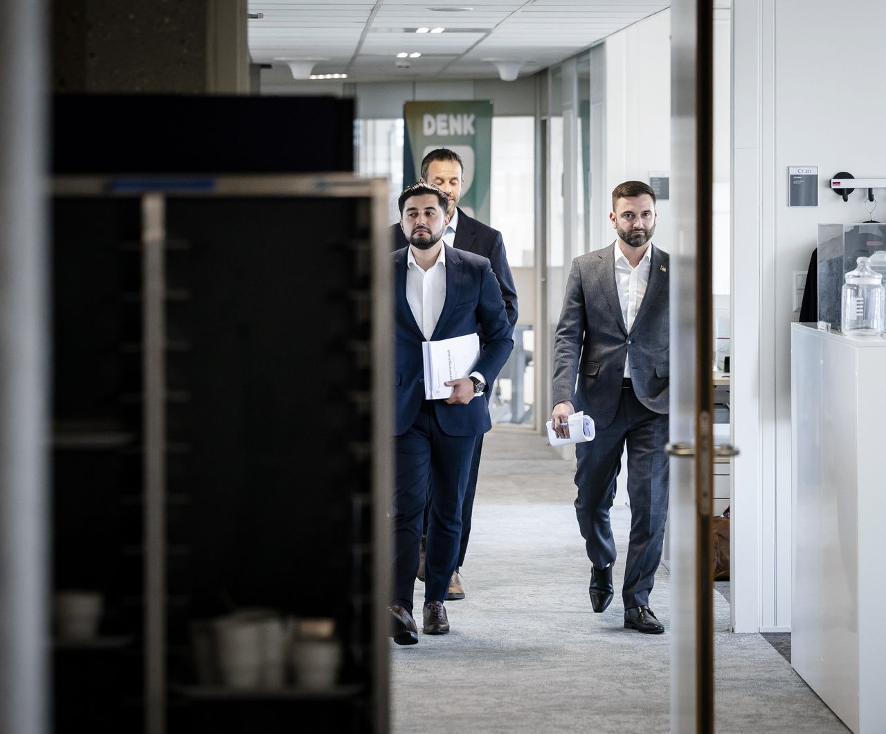 Na het vertrek van Denk-leider Van Baarle is de machtsstrijd tussen partijtop en fractie nu blootgelegd