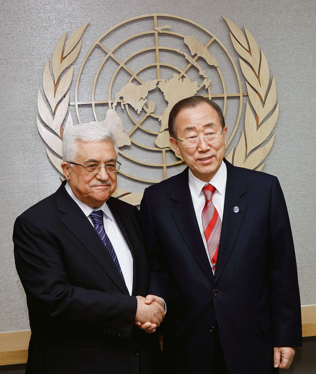 De Palestijnse president Mahmoud Abbas (links) ontmoette gisteren in de VN in New York secretaris-generaal Ban Ki-moon.
