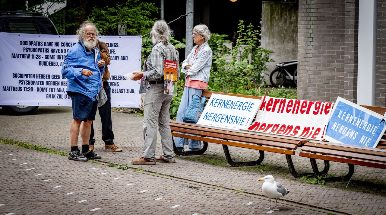 Dutch Parliament Struggles Over Nuclear Plant Locations Amidst Opposition and Grid Concerns