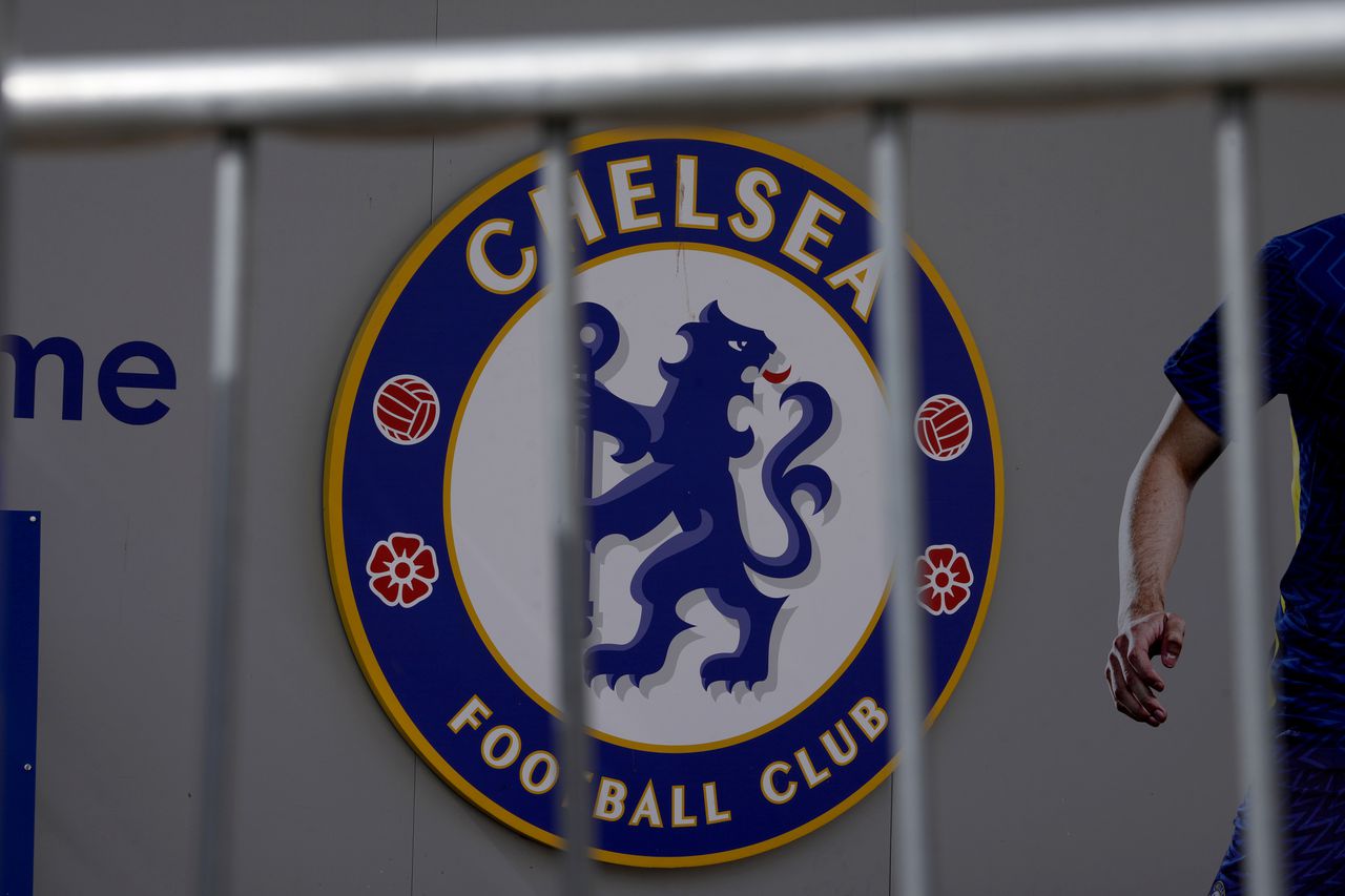 Amerikaanse zakenman neemt met partners voetbalclub Chelsea over voor bijna 3 miljard euro 