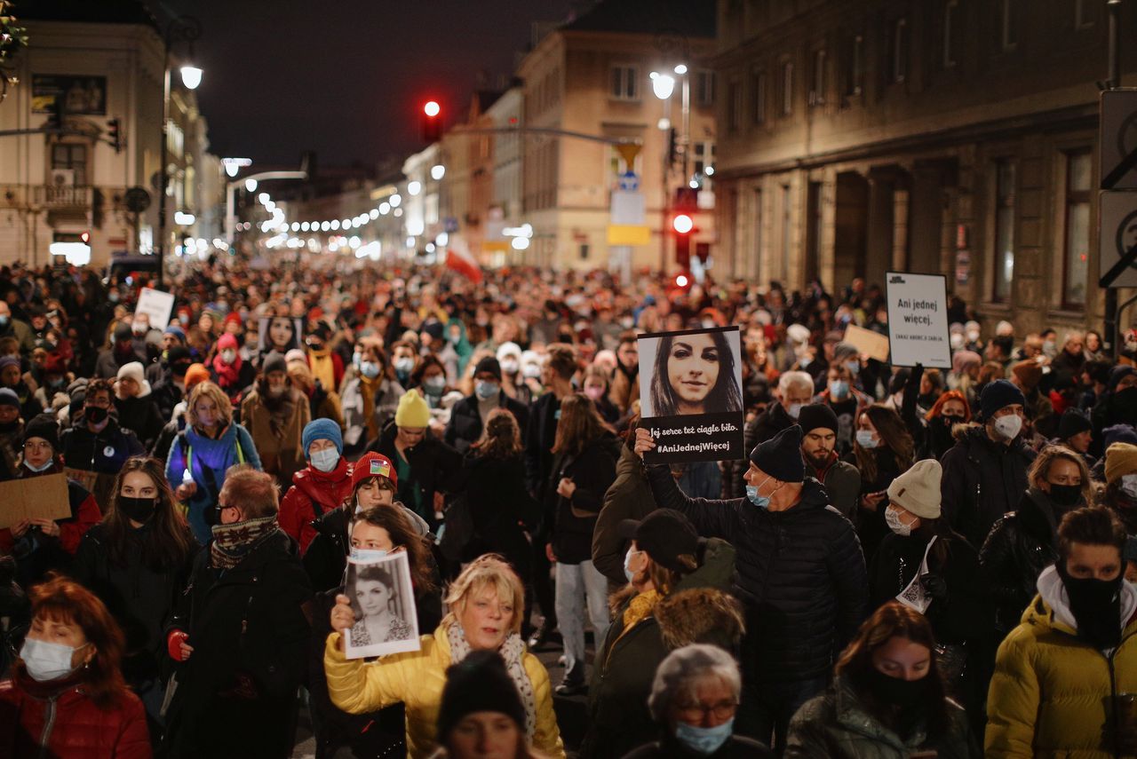 Demonstraties van duizenden Polen in meerdere steden om strenge abortuswet 