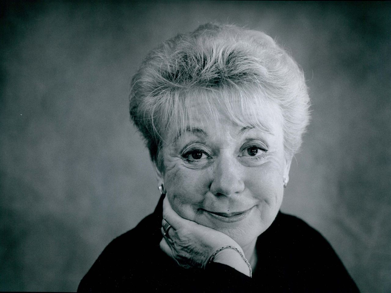 Actrice Ingeborg Elzevier (89) was een comédienne met ongekende  veelzijdigheid - NRC