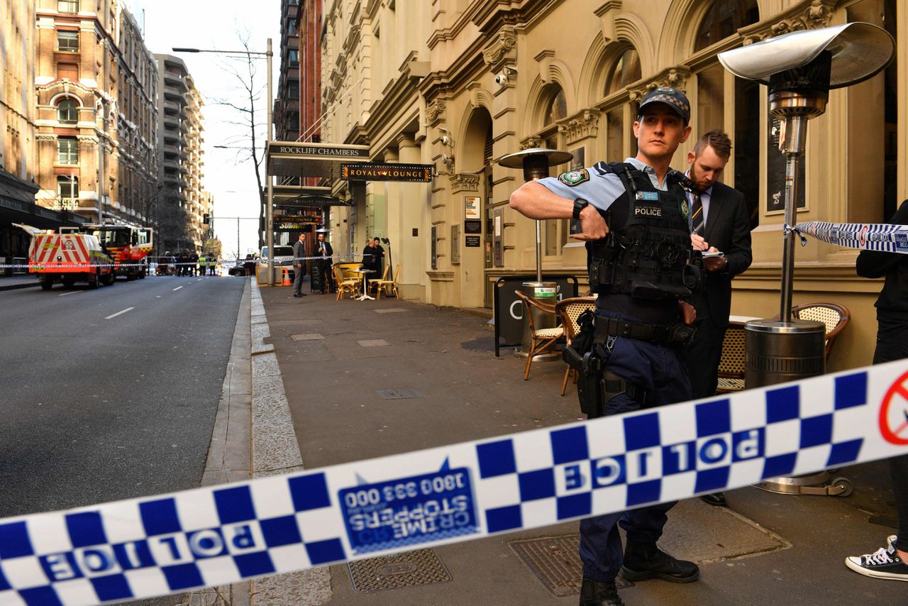 Man steekt voorbijgangers neer in Sydney, omstanders overmeesteren hem 