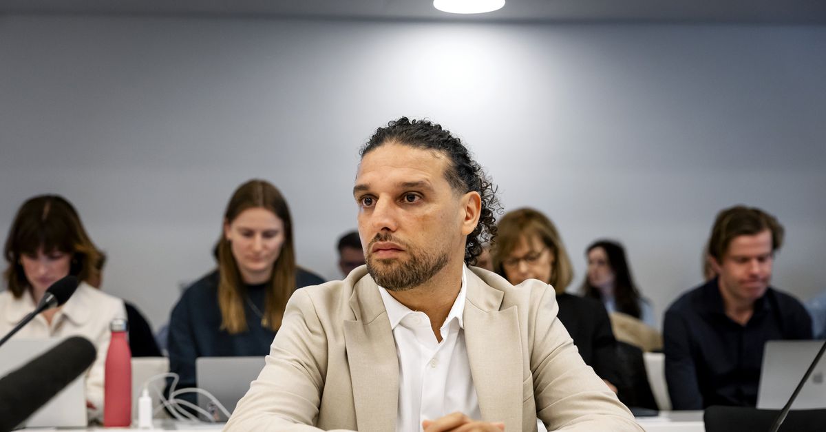 Rapper Ali B oogt terneergeslagen tijdens het hoger beroep tegen zijn veroordeling