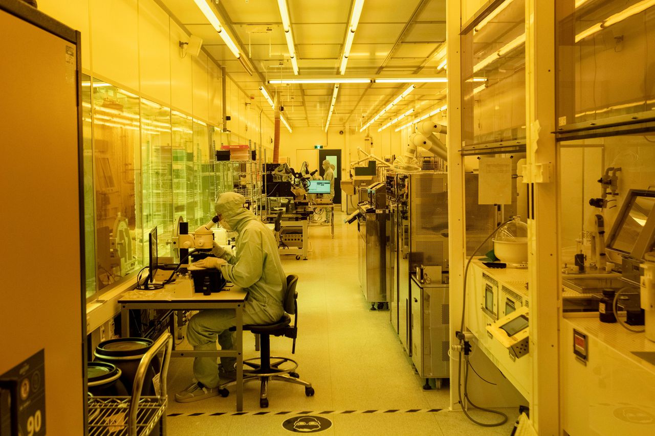 Smart Photonics in Eindhoven, dat in 2012 werd opgericht, werkt in een ontluikende fotonicamarkt.