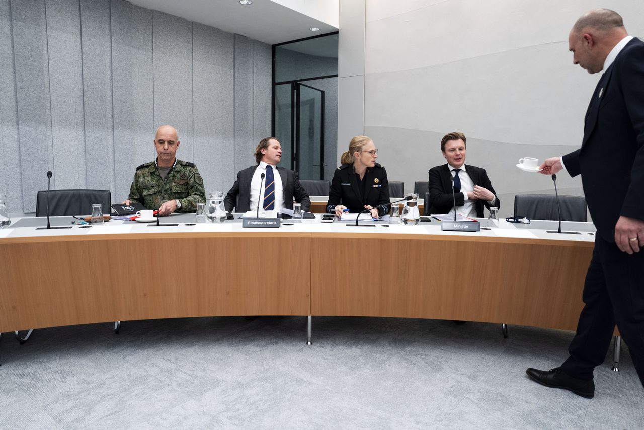 Minister Brekelmans znižuje pričakovanja glede preiskave o dronih po incidentih na letalskih bazah