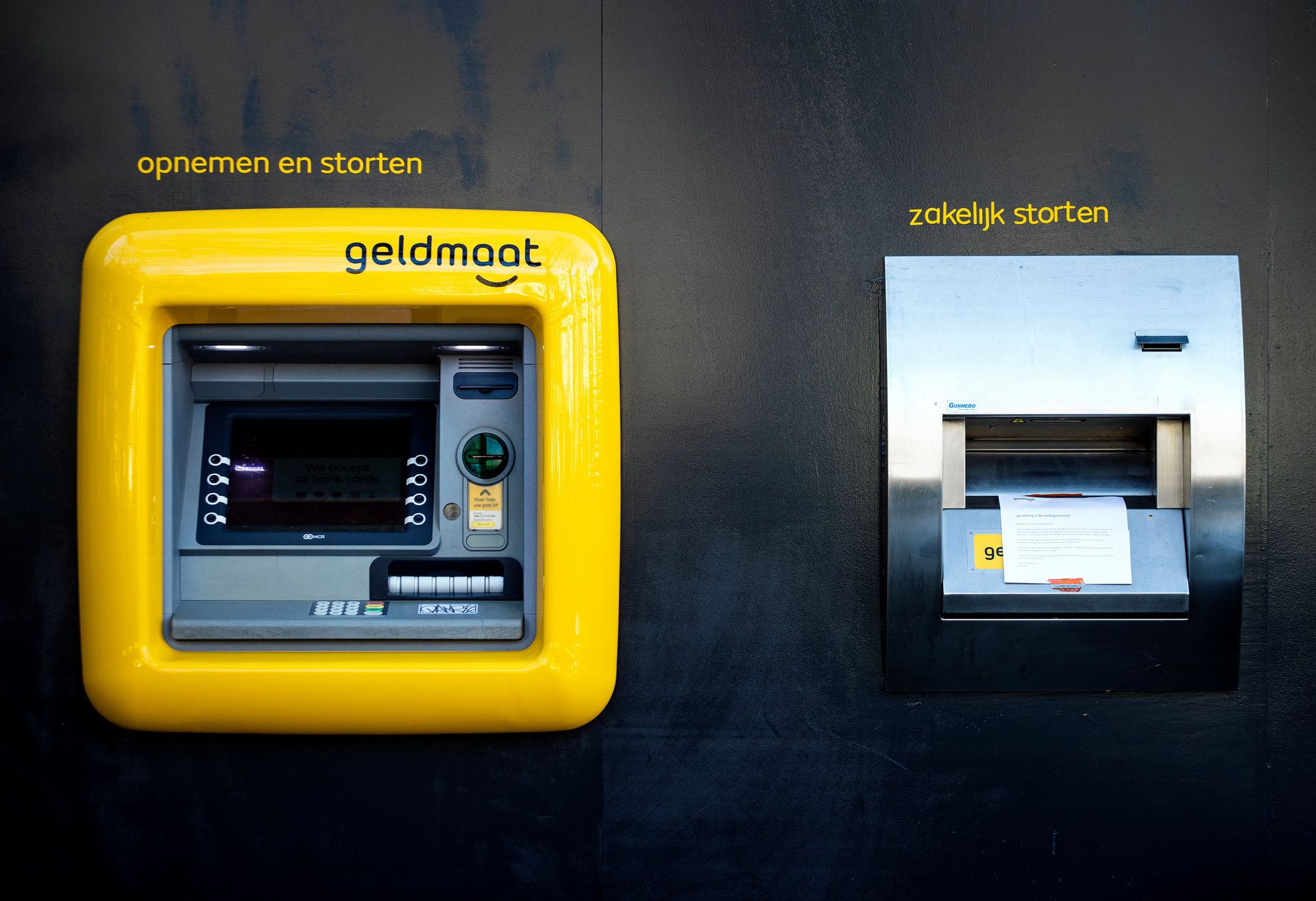 Geldstortautomaten eind maart weer open - NRC