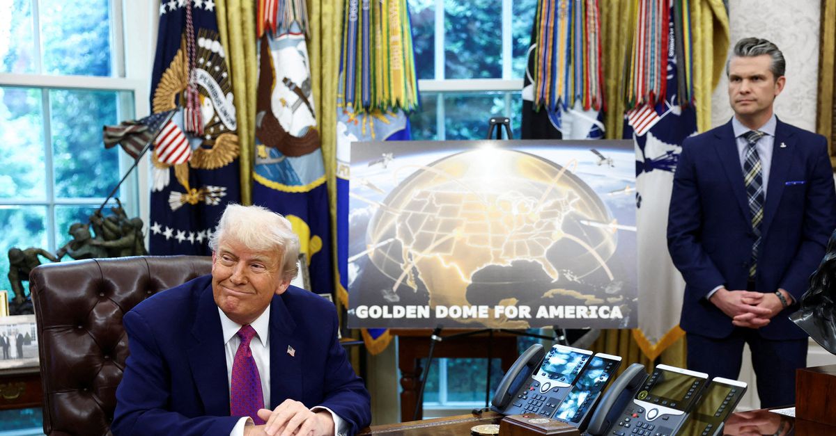 Trump presenteert ambitieuze plannen voor ‘Golden Dome’ die raketten onderschept vanuit ruimte. Kost