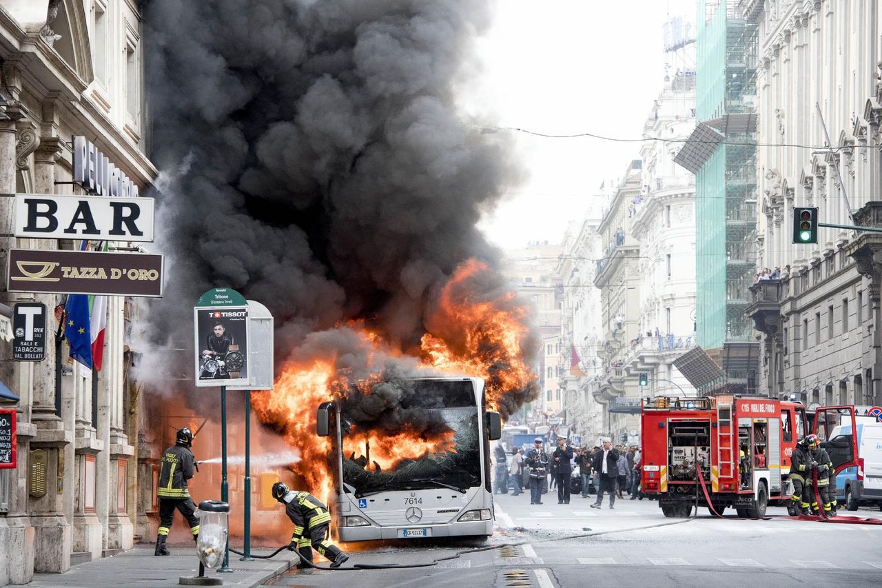 Waarom Italianen niet aan terreur denken bij ontvlammende bussen 