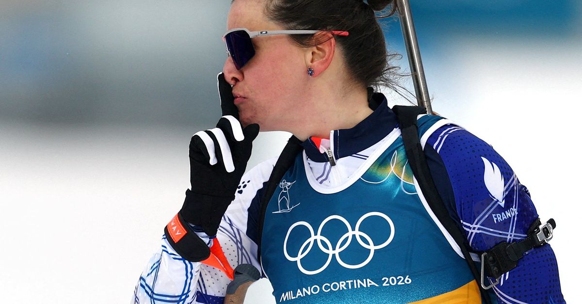 Franse biatleet Julia Simon, onlangs veroordeeld voor stelen creditcard, wint olympisch goud