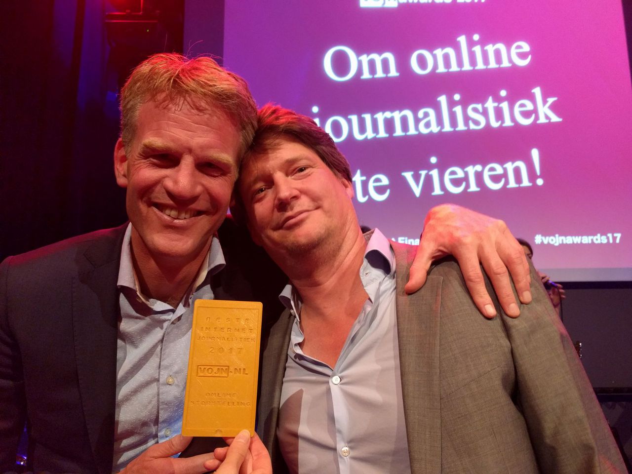 Hugo Logtenberg (links) en Derk Stokmans na het in ontvangst nemen van de prijs.