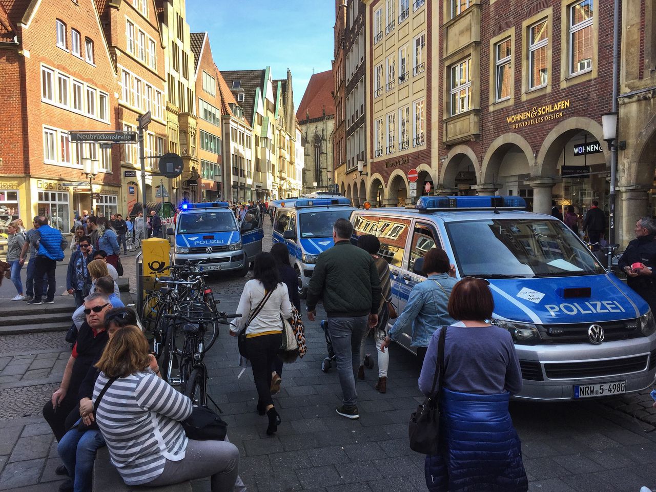 3 doden nadat auto terras Münster oprijdt - ‘dader verwarde man’ 