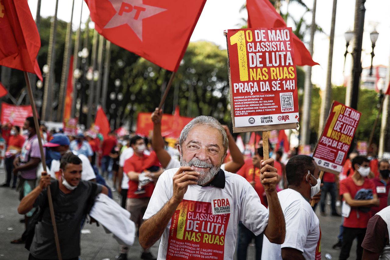 Een linkse betoger in Brazilië.
