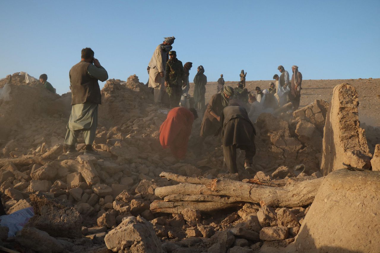 ‘Zeker honderd doden bij aardbeving in Afghanistan’ 