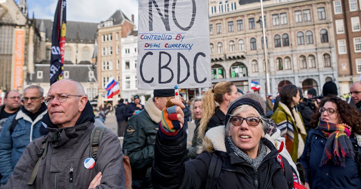 Komt er naast cash en de bankrekening ook een digitale euro? Europese regeringen zijn voor