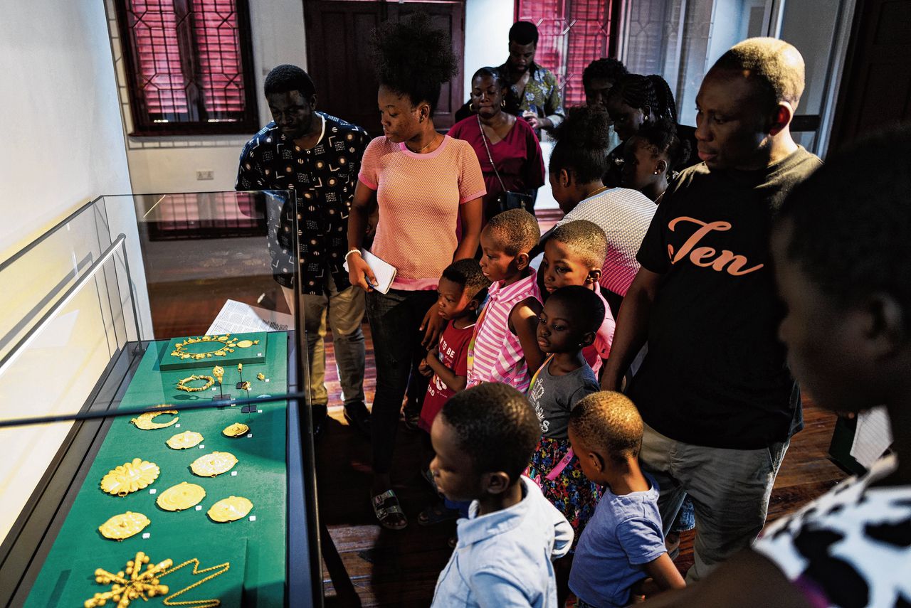 Geplunderde ‘kroonjuwelen’ van de Ashanti’s eindelijk terug in Ghana – voor even 