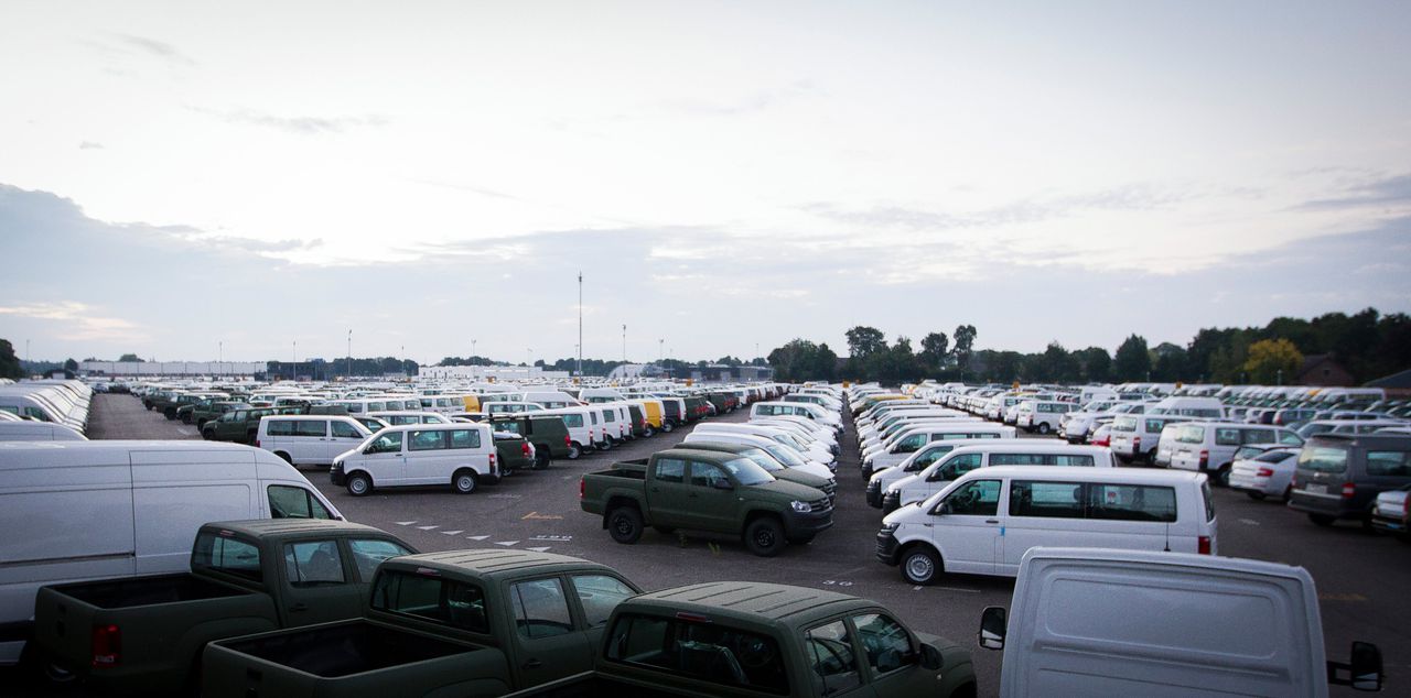 Auto's op het terrein van importeur Pon in Leusden.