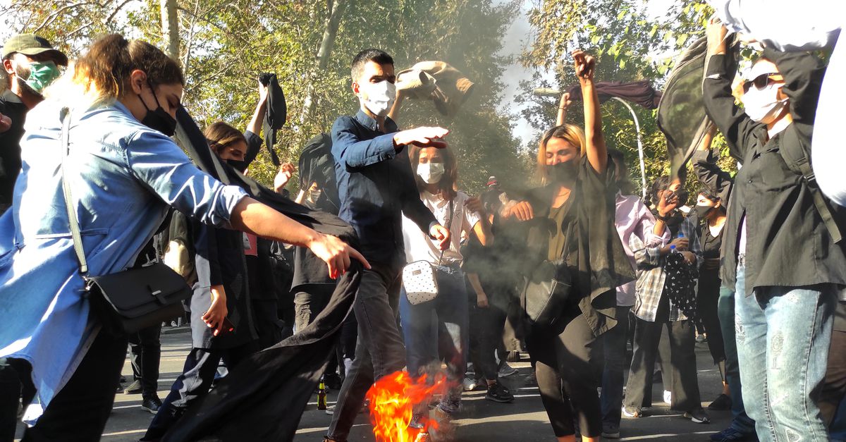 Demonstrationen in Teheran, Unterstützungsbekundungen in Rom, Los Angeles und Dhaka