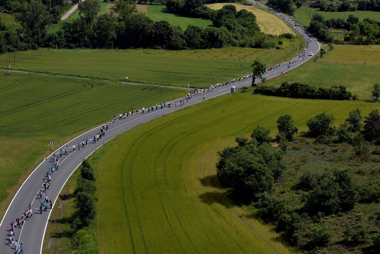 Baskische demonstranten vormen keten van 200 kilometer 