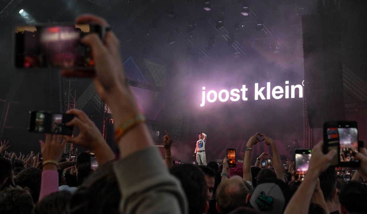 Het eerste optreden van Joost Klein sinds het Songfestival: veel Europapa, geen statements 