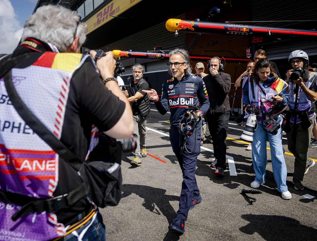 Laurent Mekies ontkomt bij zijn debuut als teambaas van Max Verstappen niet aan de problemen bij Red Bull