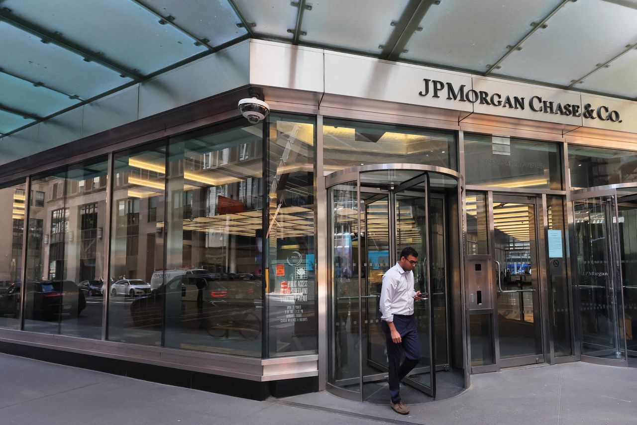 Slachtoffers Jeffrey Epstein komen tot miljoenenschikking met JPMorgan 