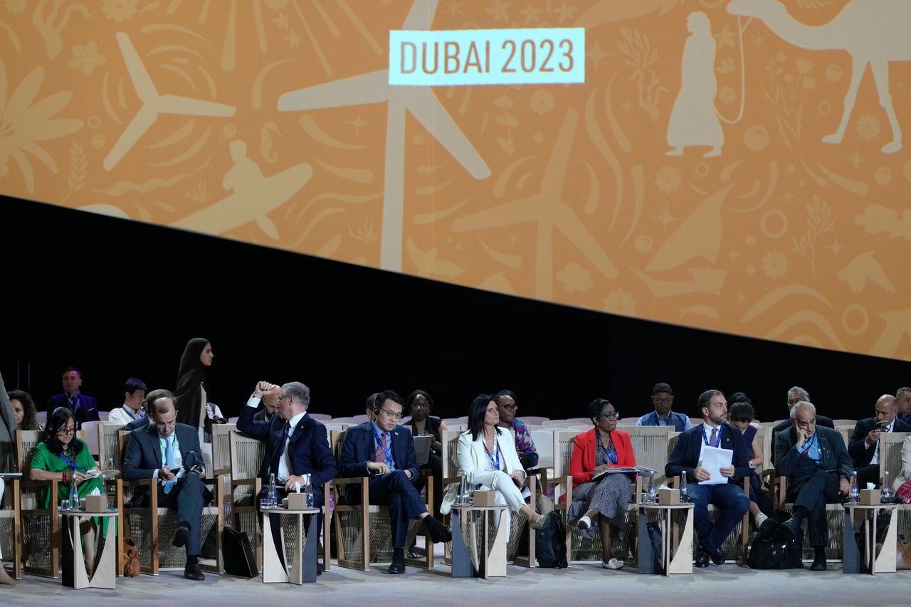 Akkoord in Dubai over ‘uitfaseren fossiele brandstoffen’ nog ver weg 