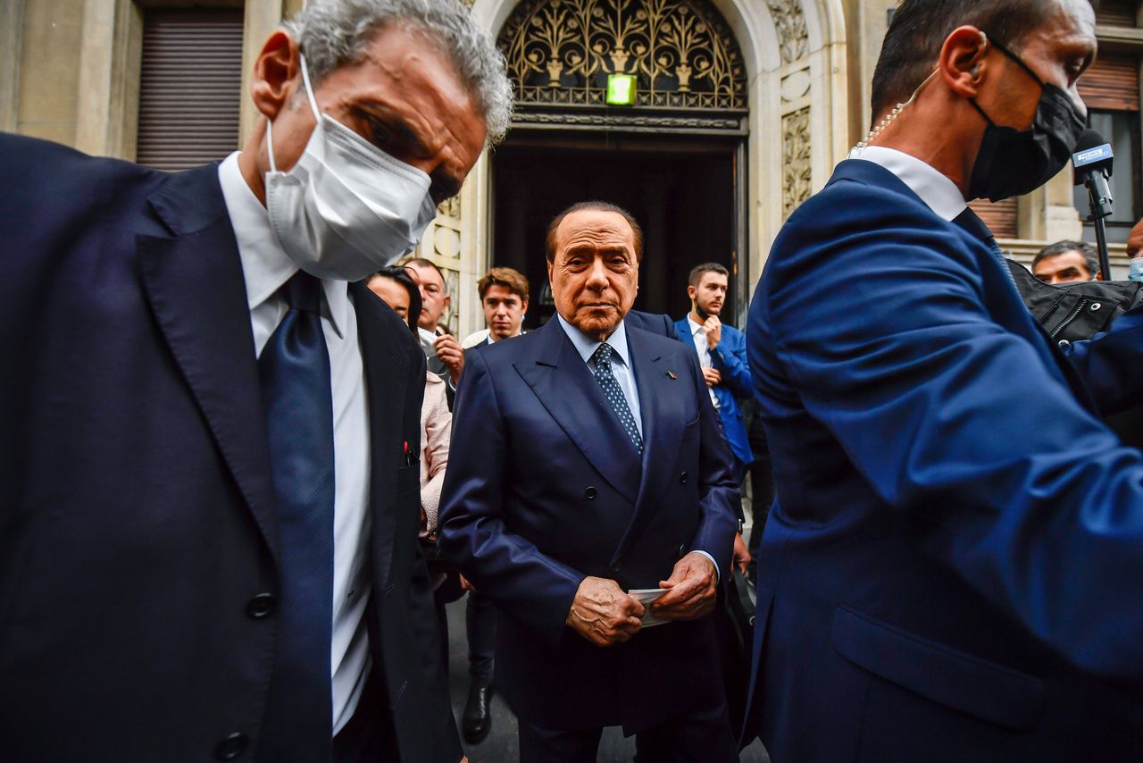 Berlusconi vrijgesproken van omkoping getuige bij seksfeest 