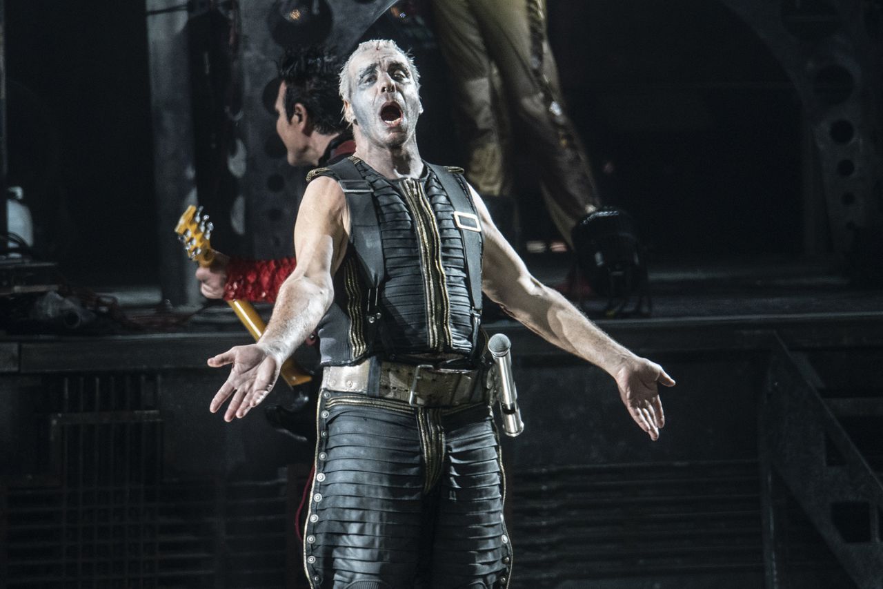 Rammstein onder vuur na beschuldigingen van grensoverschrijdend gedrag ...