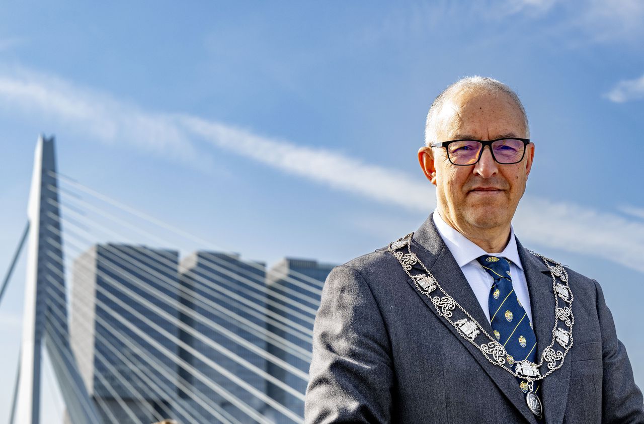 Aboutaleb Treedt Na 15 Jaar Terug Als Burgemeester Van Rotterdam Nrc 5938