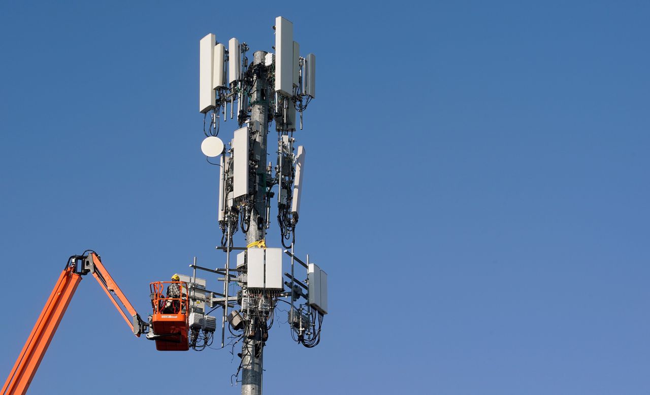 Werkzaamheden aan een 5G-mast in Utah
